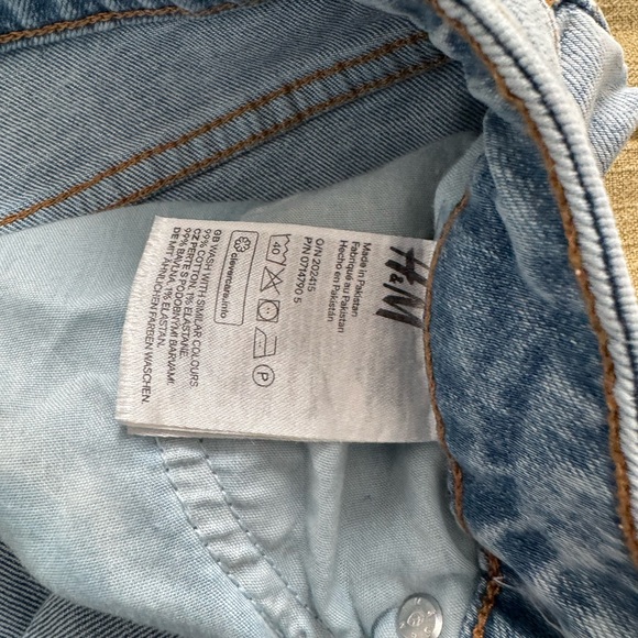 H&M High Rise Light Blue Jeans - Picture 3 of 4